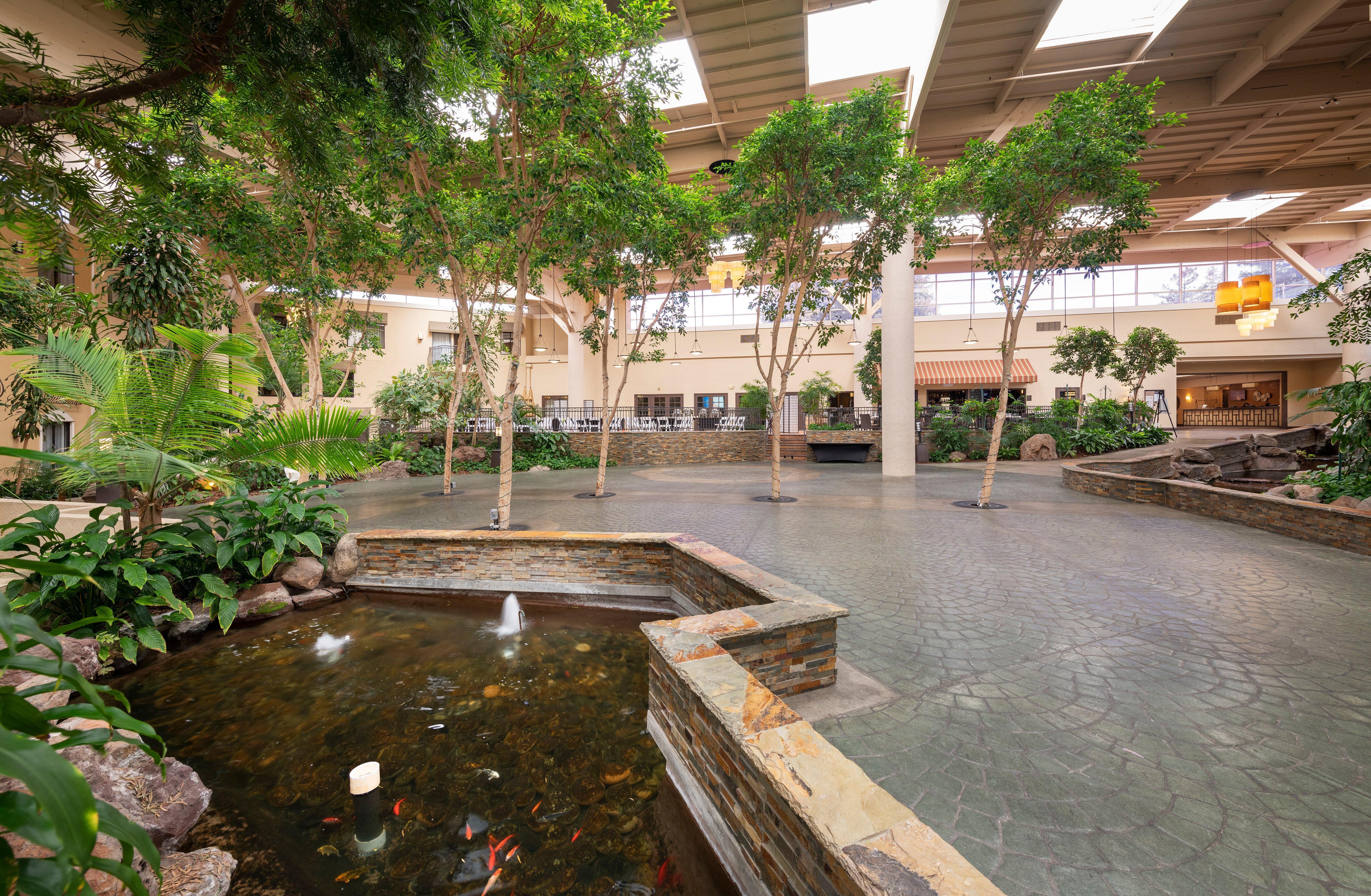 Plaza Hotel 4*